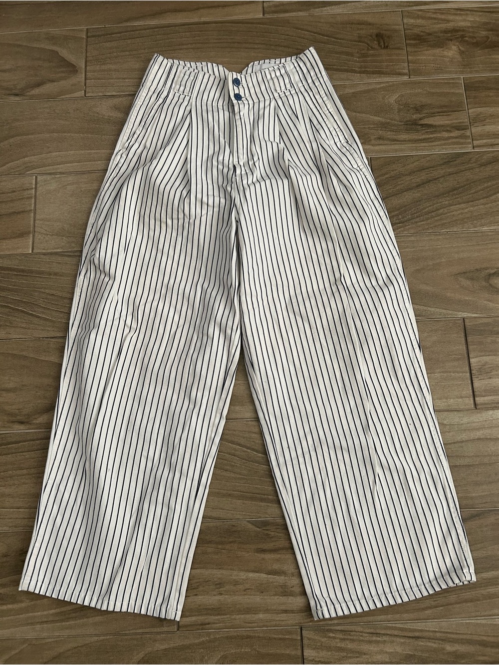 Urban Outfitters Striped Pleated Cropped Pants | Size 2 - Picture 2 of 5